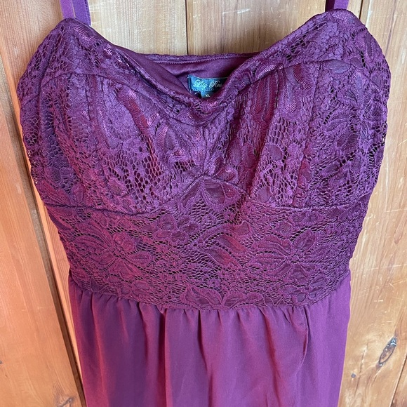 Formal dress - Picture 4 of 4